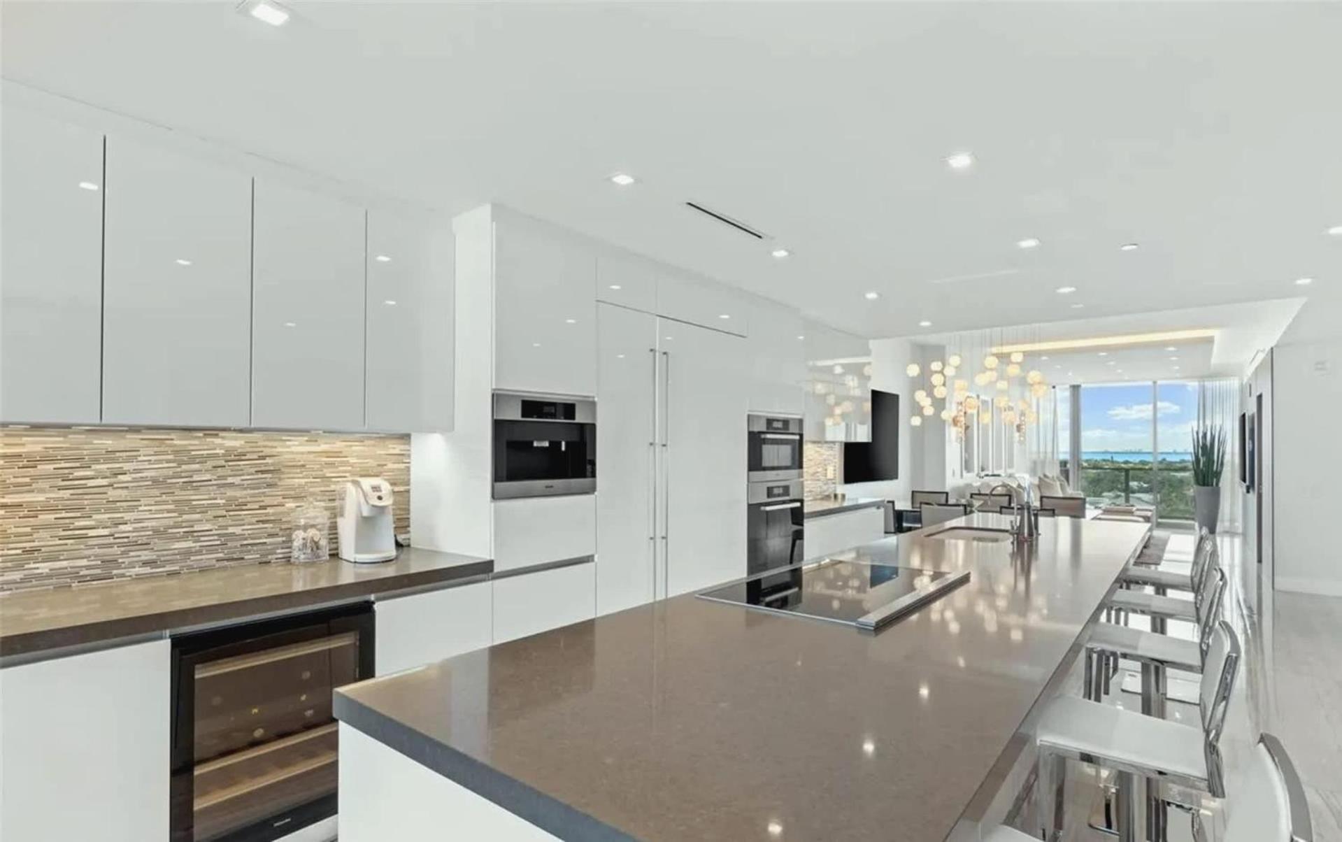 Luxury Coastal Living 3 Bedroom Unit Apartment Miami
